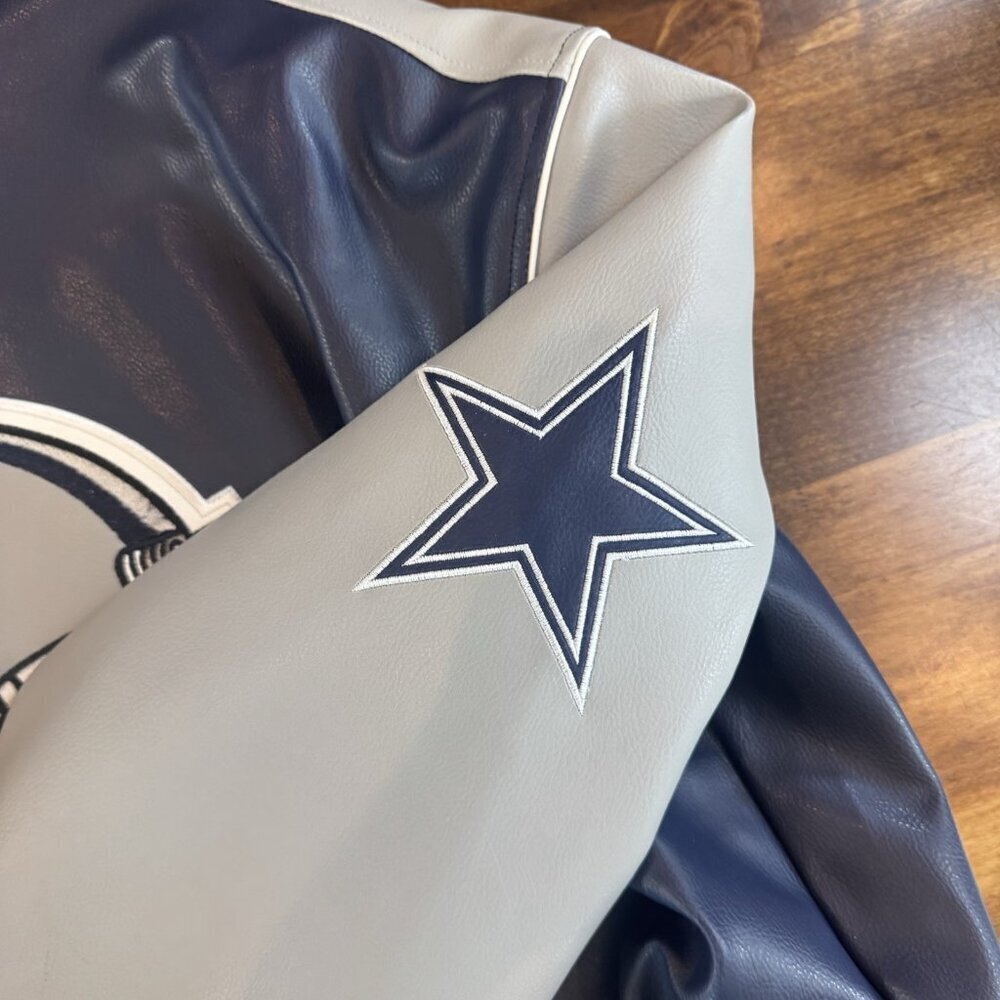 NFL G111 Dallas Cowboys NWOT Blue/white Faux Leather Inner Pockets Jacket M - Picture 3 of 10
